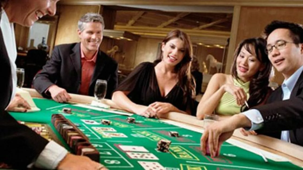 Does anyone win a big amount through online casino websites?
