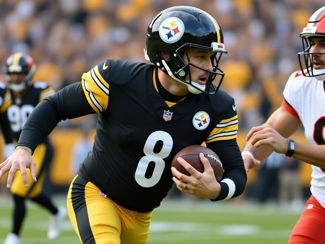 Aaron Rodgers Fractures Left Wrist in Steelers Win, 50-50 to Play Next Week